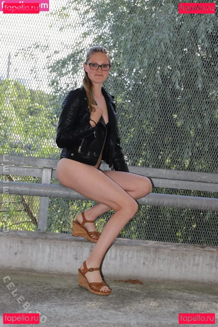 Bella Klein Onlyfans Photo Gallery 