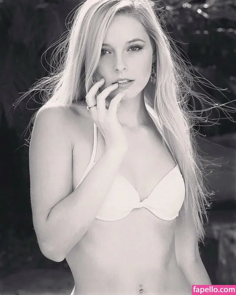 Briana White Onlyfans Photo Gallery 