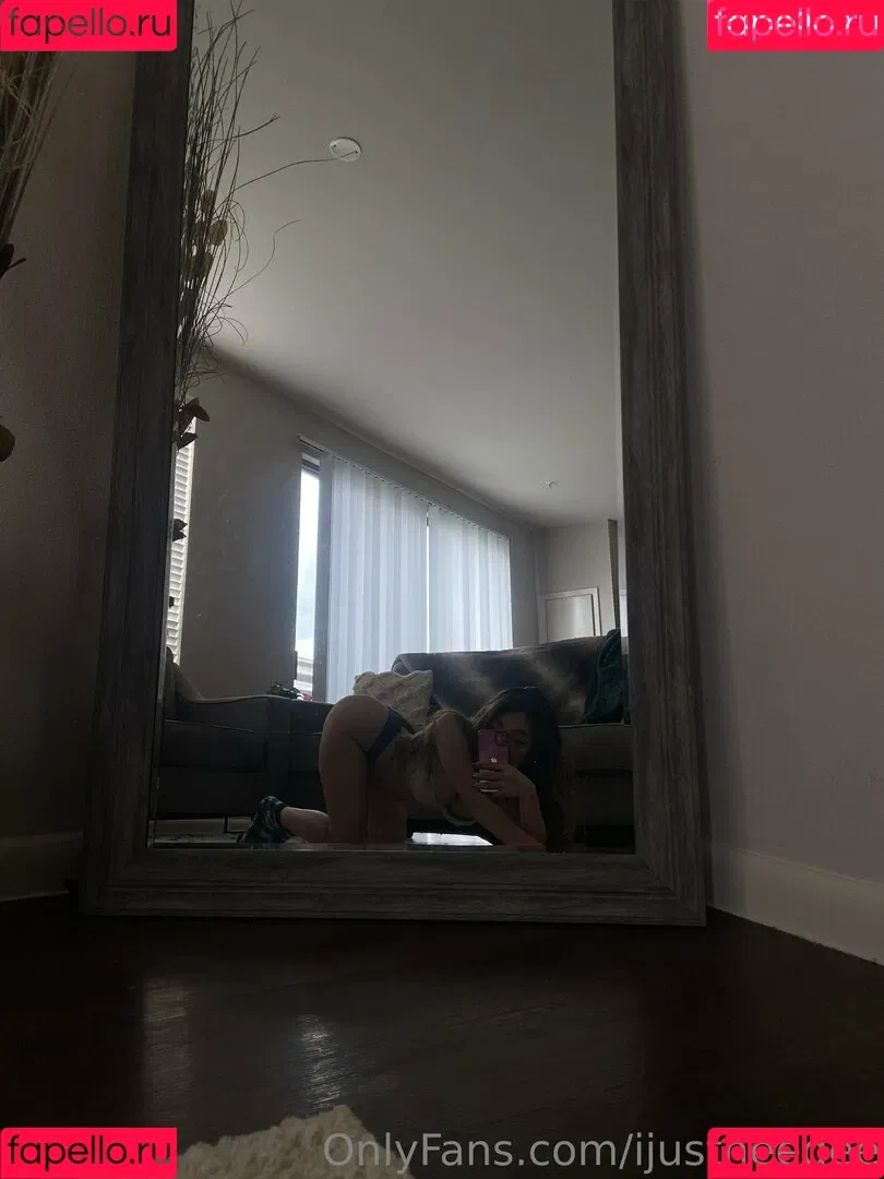 ijustneedee Onlyfans Photo Gallery 