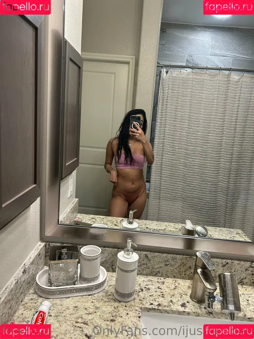 ijustneedee Onlyfans Photo Gallery 