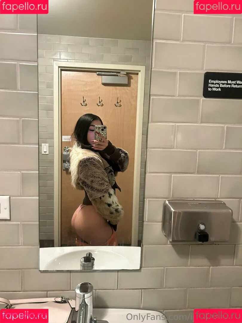 ijustneedee Onlyfans Photo Gallery 