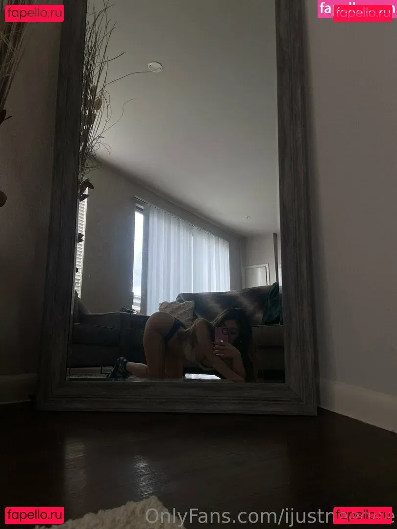 ijustneedee Onlyfans Photo Gallery 