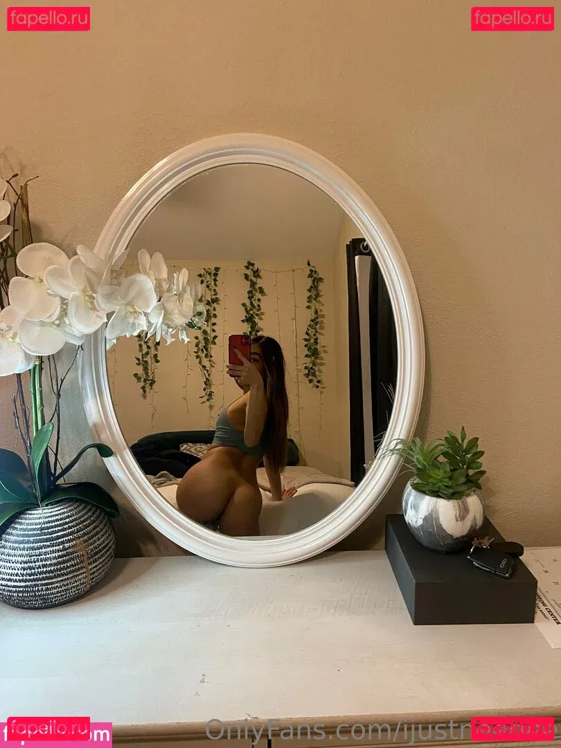 ijustneedee Onlyfans Photo Gallery 