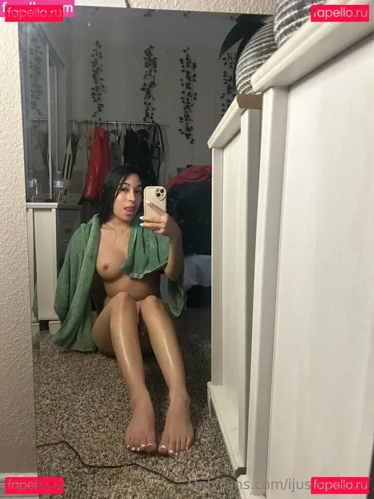 ijustneedee Onlyfans Photo Gallery 