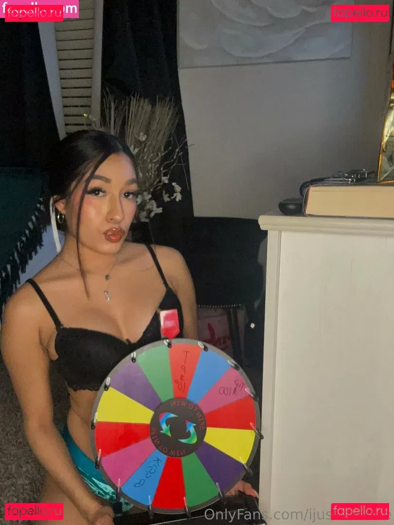 ijustneedee Onlyfans Photo Gallery 