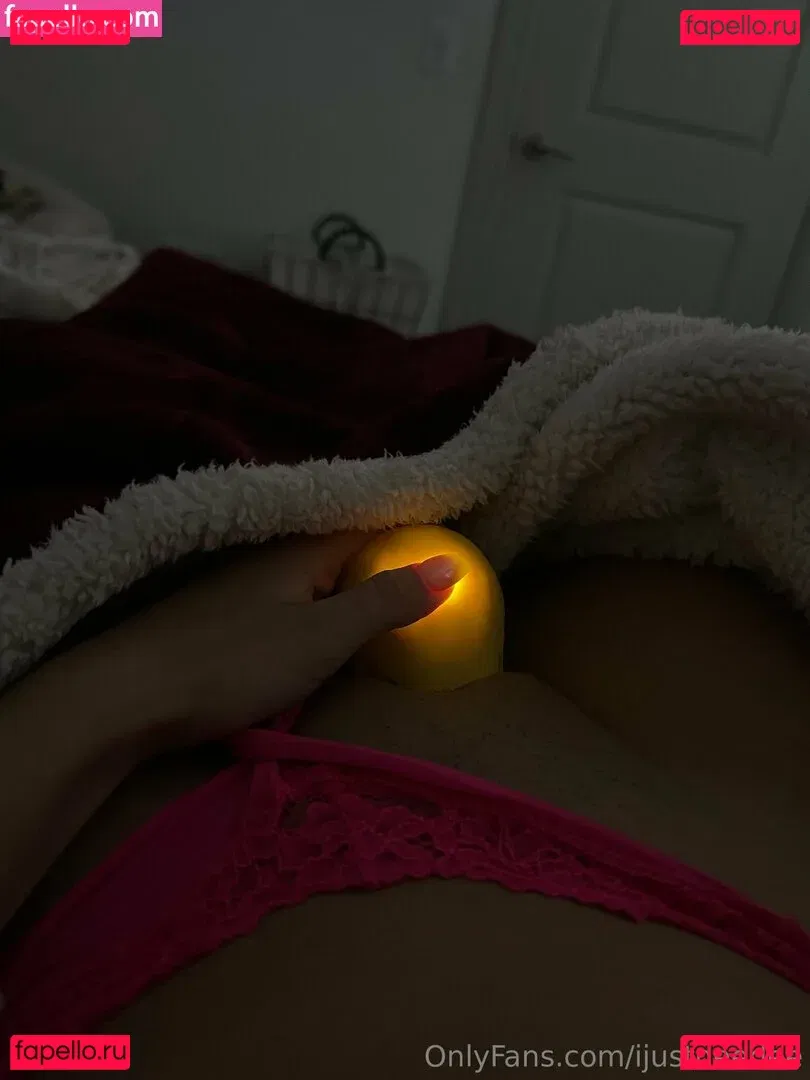 ijustneedee Onlyfans Photo Gallery 