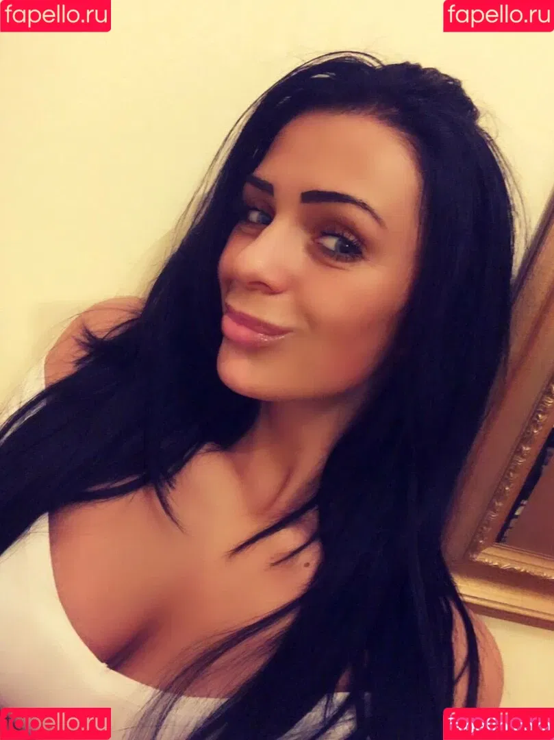Iasmina Roxana Onlyfans Photo Gallery 