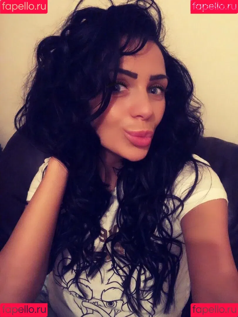 Iasmina Roxana Onlyfans Photo Gallery 