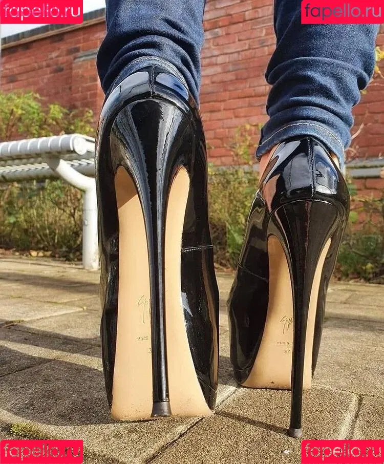 Tamia High Heels Onlyfans Photo Gallery 