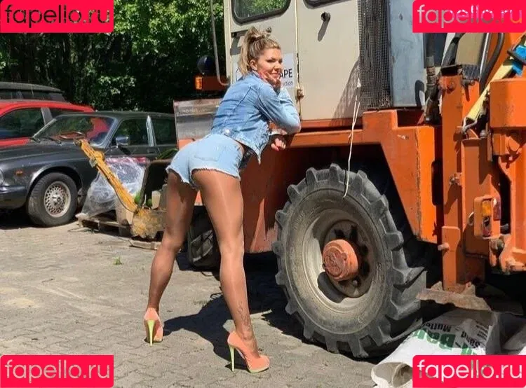 Tamia High Heels Onlyfans Photo Gallery 