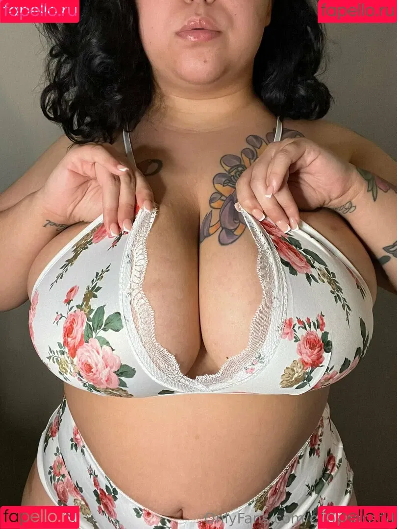 cubanaredd Onlyfans Photo Gallery 