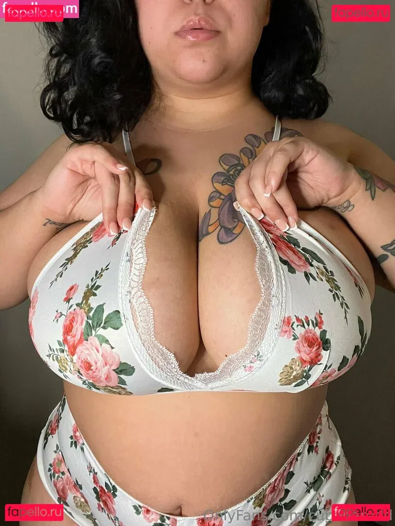 cubanaredd Onlyfans Photo Gallery 