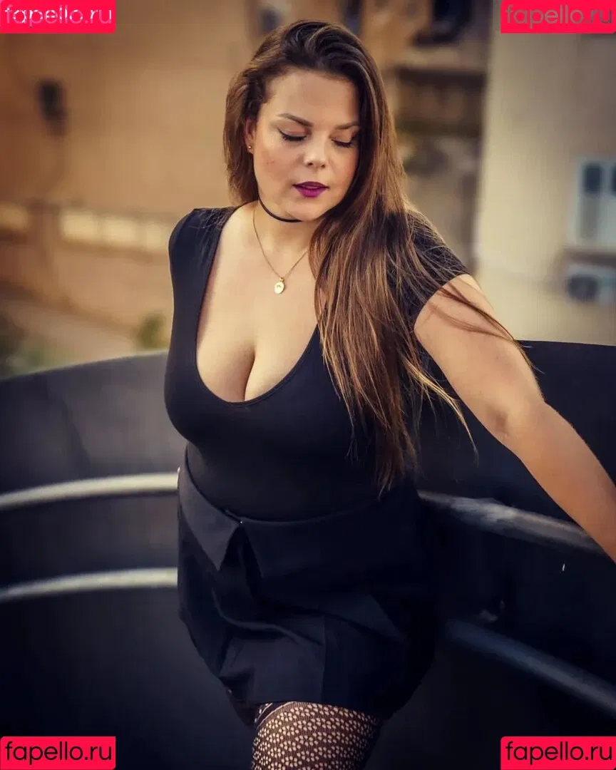 Lea Lovebird Onlyfans Photo Gallery 