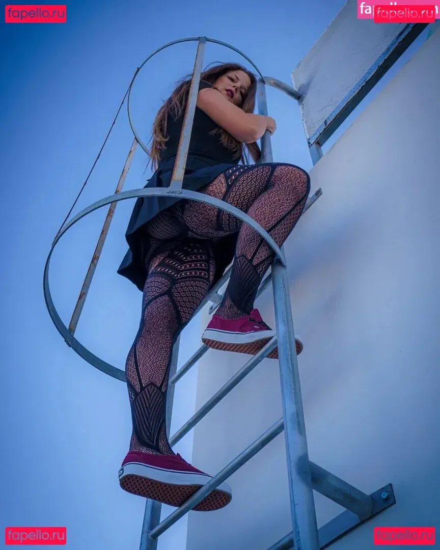 Lea Lovebird Onlyfans Photo Gallery 