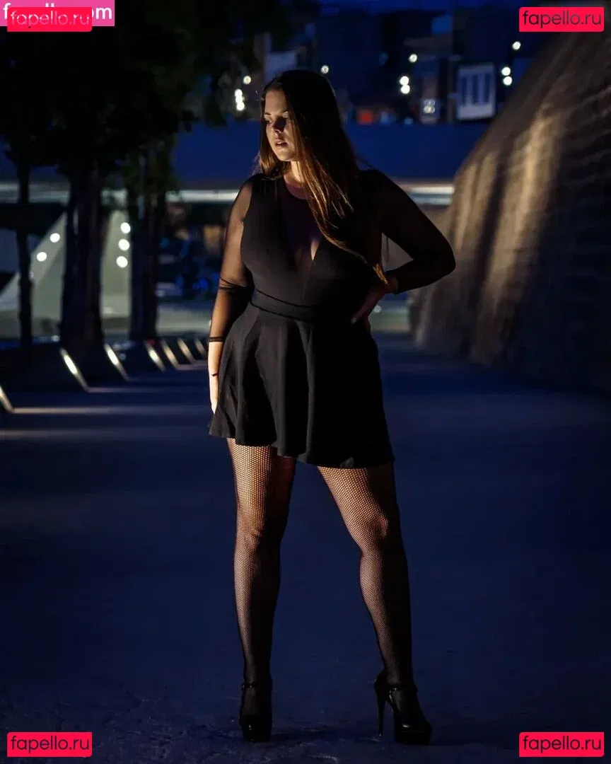 Lea Lovebird Onlyfans Photo Gallery 