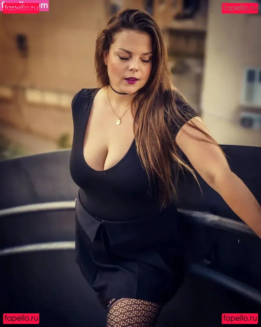 Lea Lovebird Onlyfans Photo Gallery 