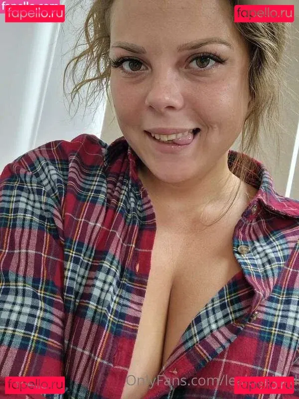 Lea Lovebird Onlyfans Photo Gallery 