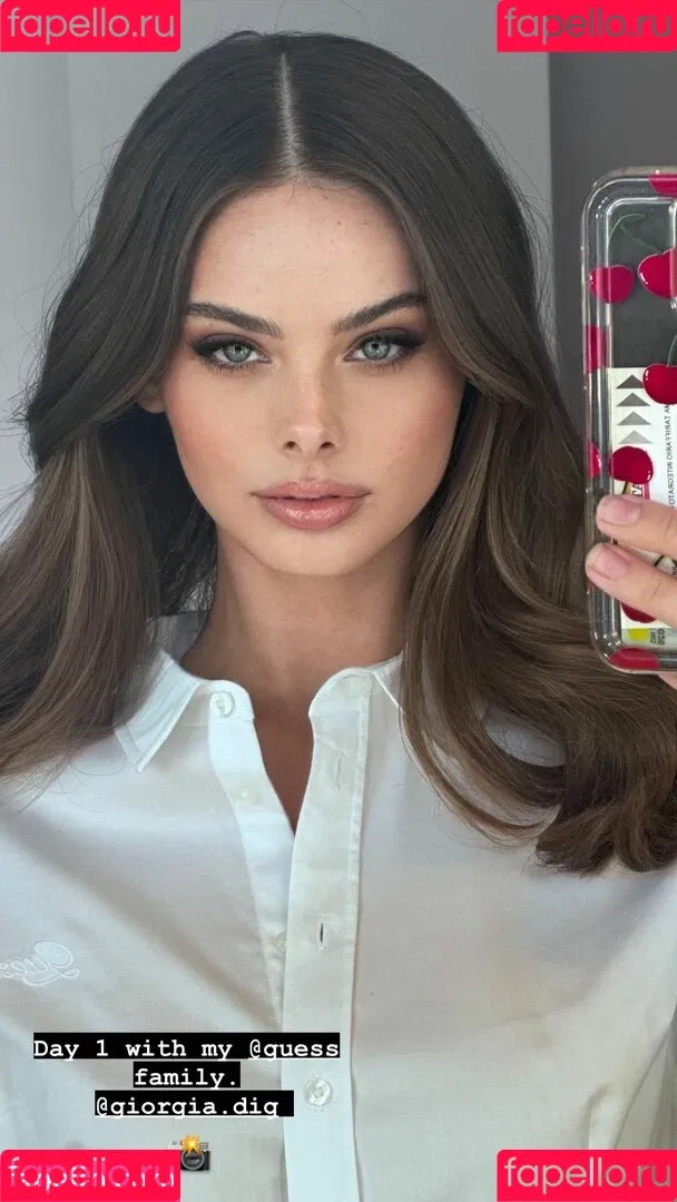 Meika Woollard Onlyfans Photo Gallery 
