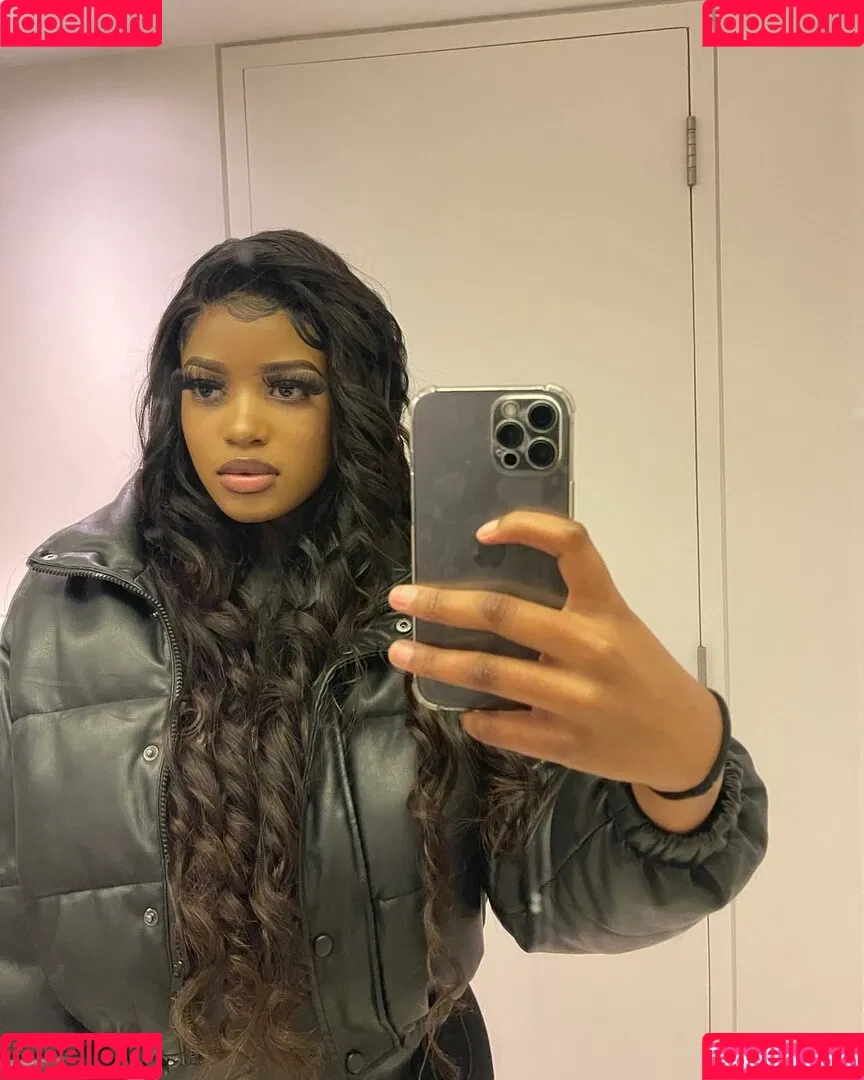 Antoinette Onlyfans Photo Gallery 
