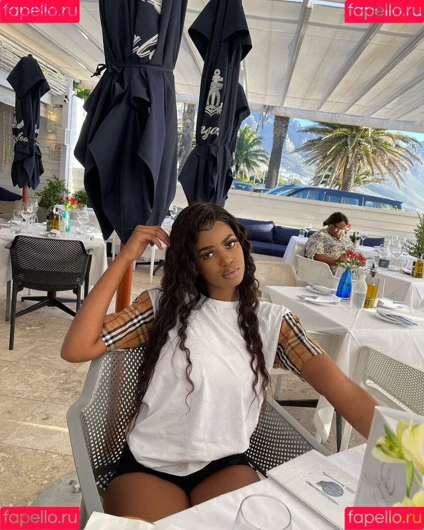 Antoinette Onlyfans Photo Gallery 