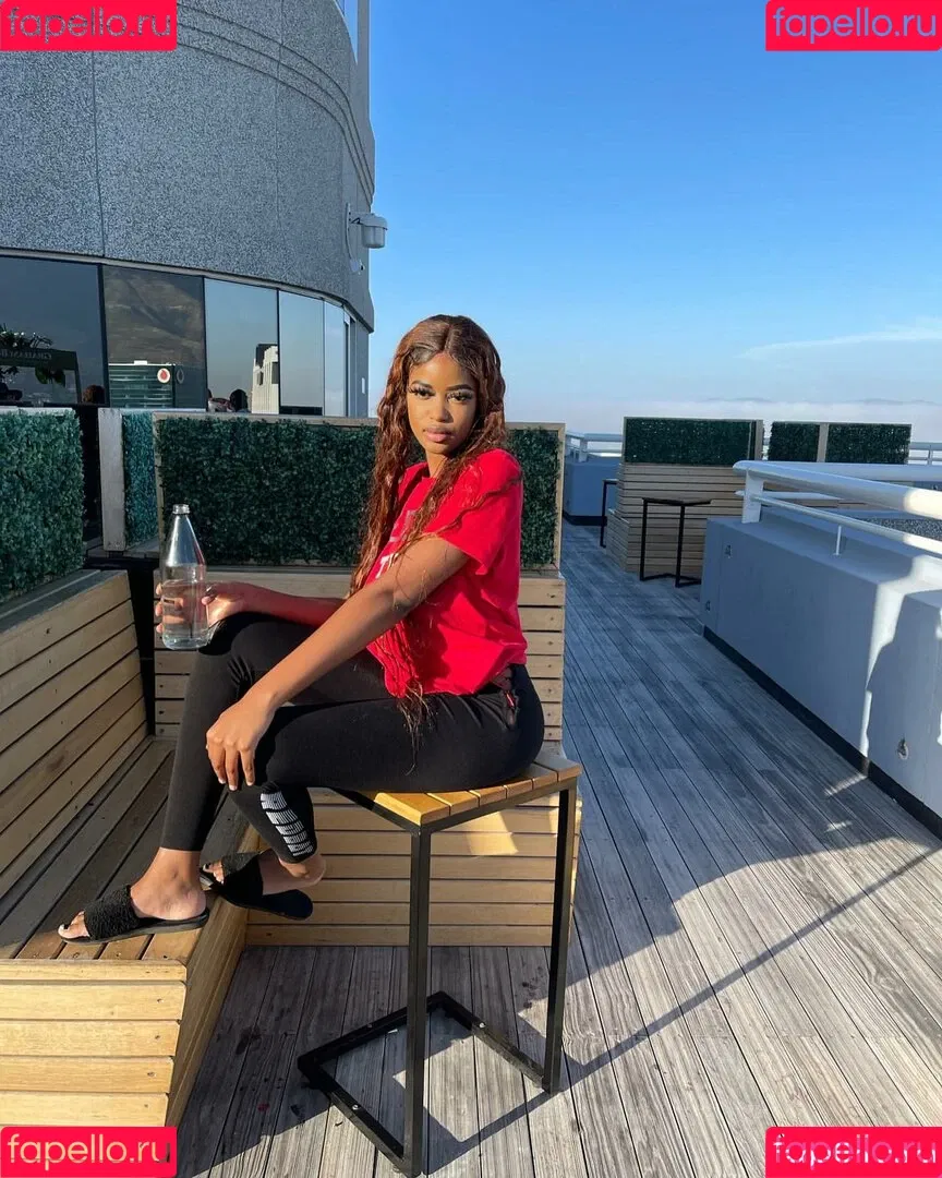 Antoinette Onlyfans Photo Gallery 