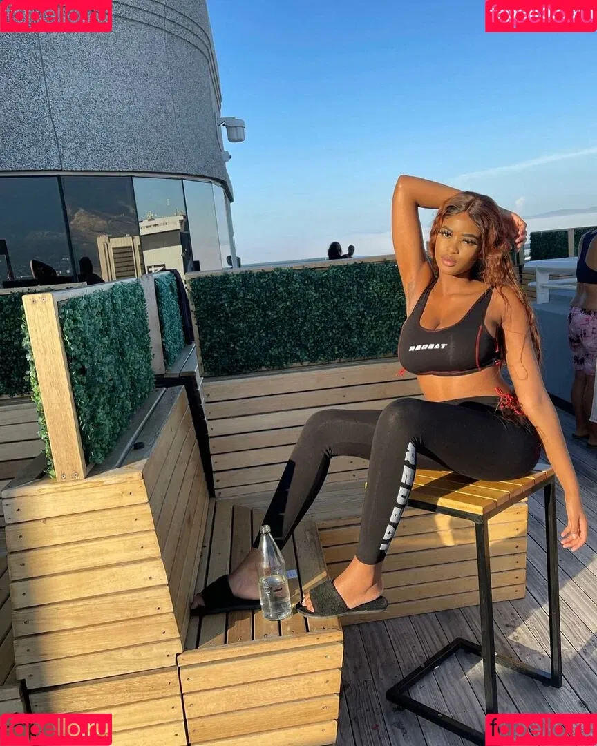 Antoinette Onlyfans Photo Gallery 