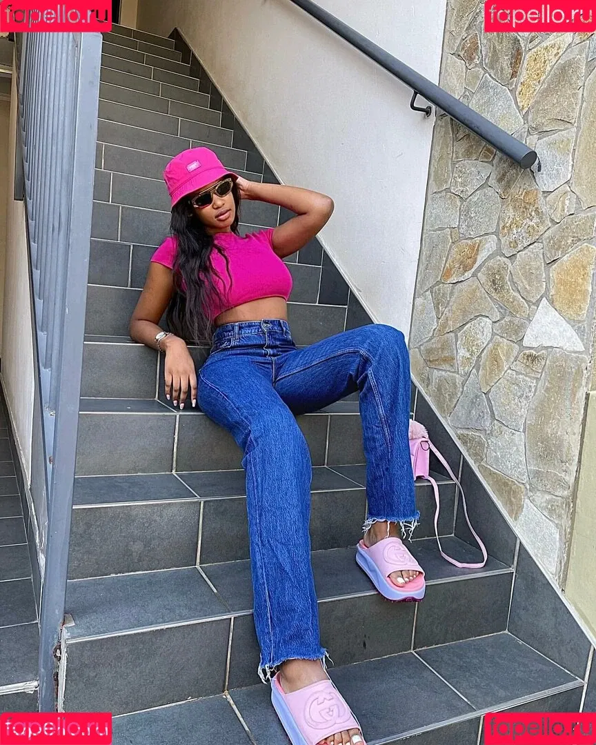Antoinette Onlyfans Photo Gallery 