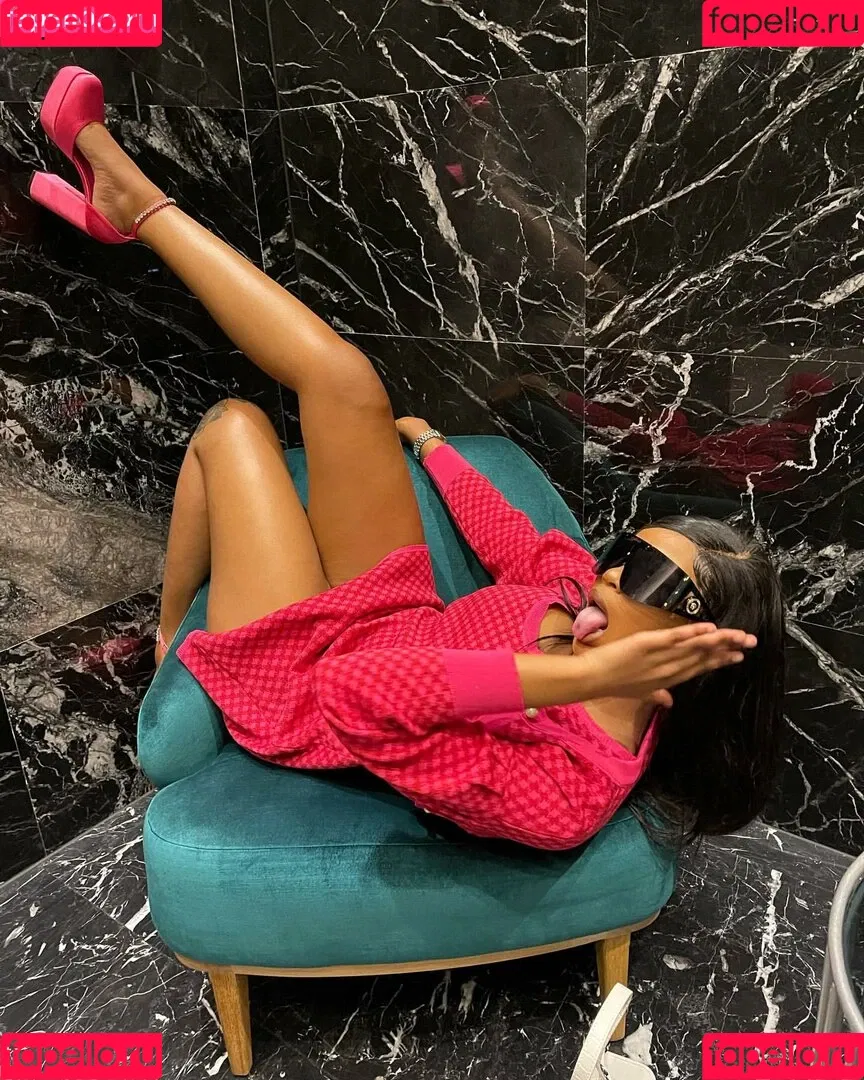 Antoinette Onlyfans Photo Gallery 