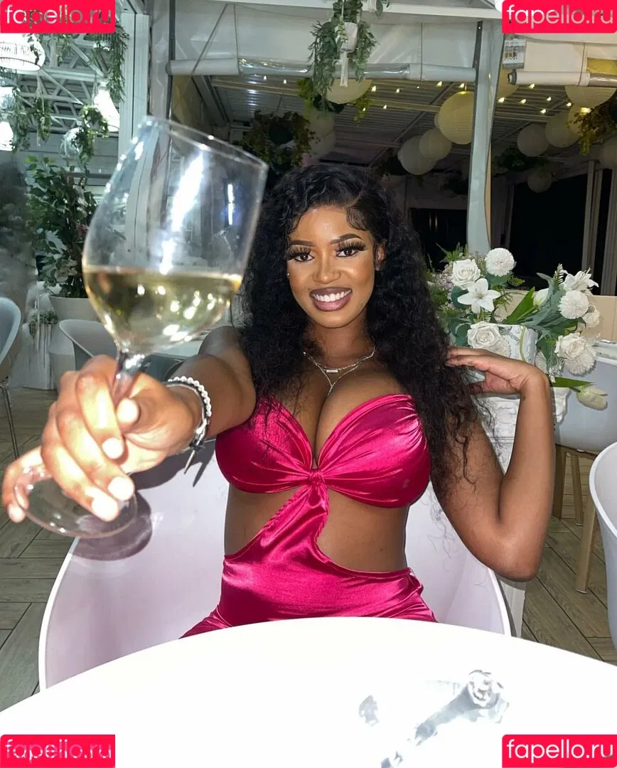 Antoinette Onlyfans Photo Gallery 