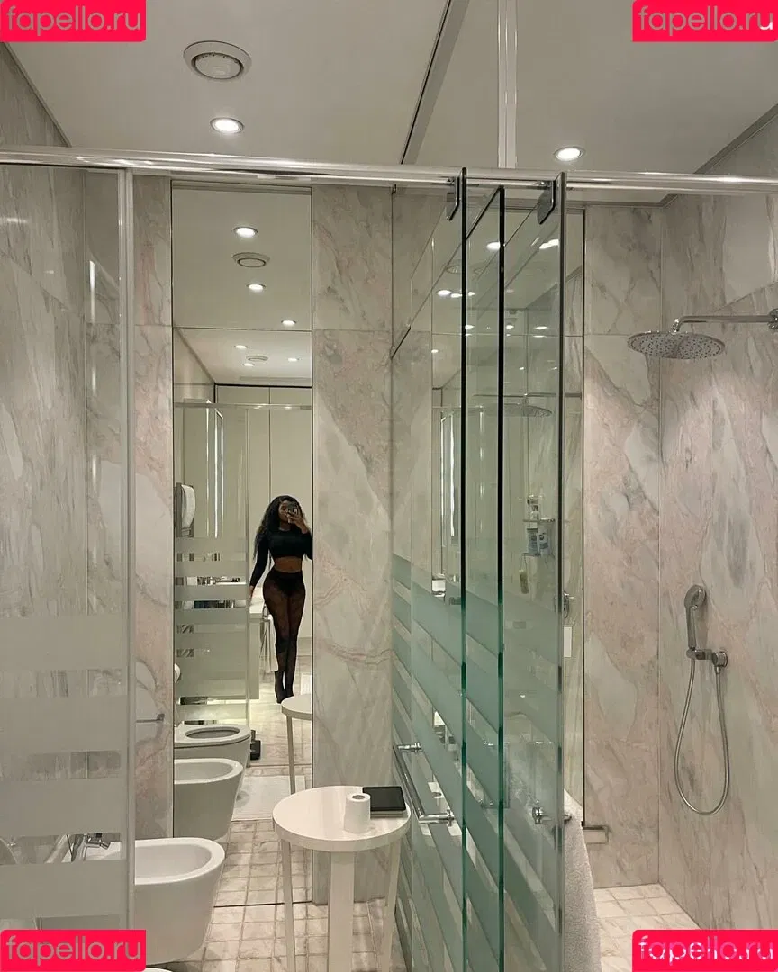 Antoinette Onlyfans Photo Gallery 