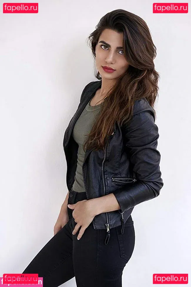 Claudia Doumit Onlyfans Photo Gallery 