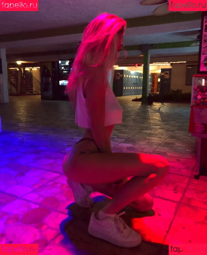 christiepuff420 Onlyfans Photo Gallery 