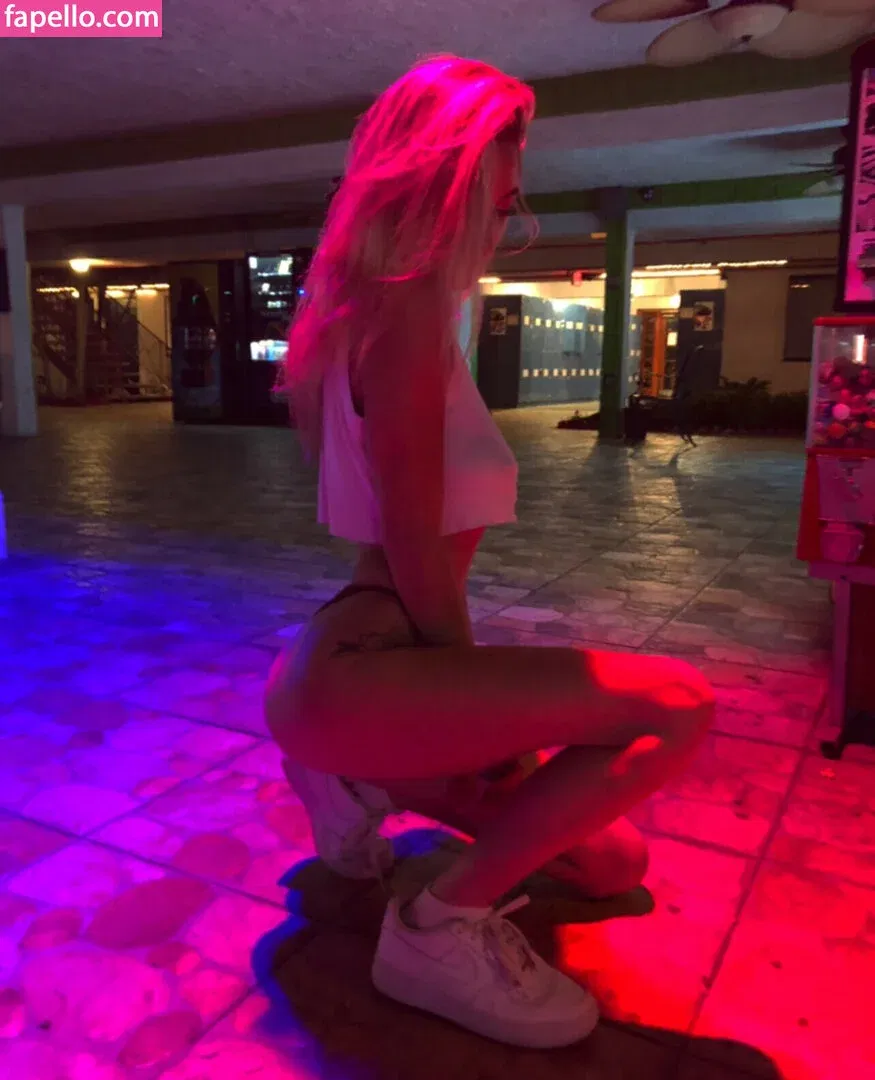 christiepuff420 Onlyfans Photo Gallery 