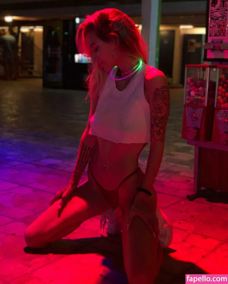 christiepuff420 Onlyfans Photo Gallery 