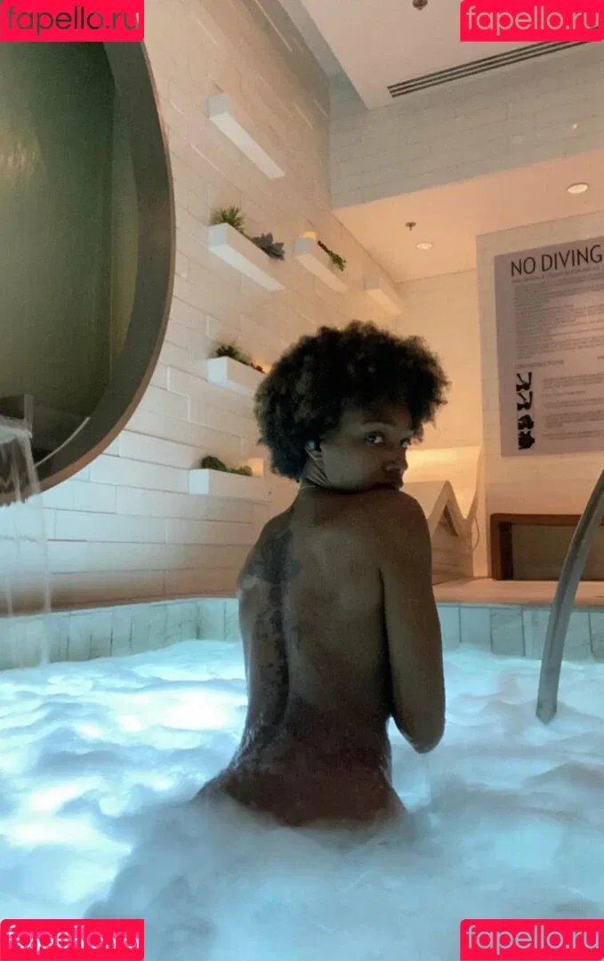 Lacey London Onlyfans Photo Gallery 