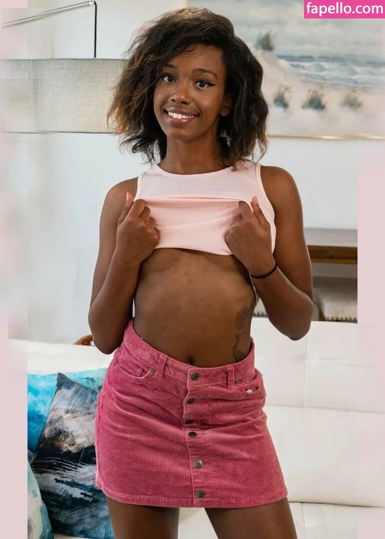 Lacey London Nude Onlyfans Photo 32