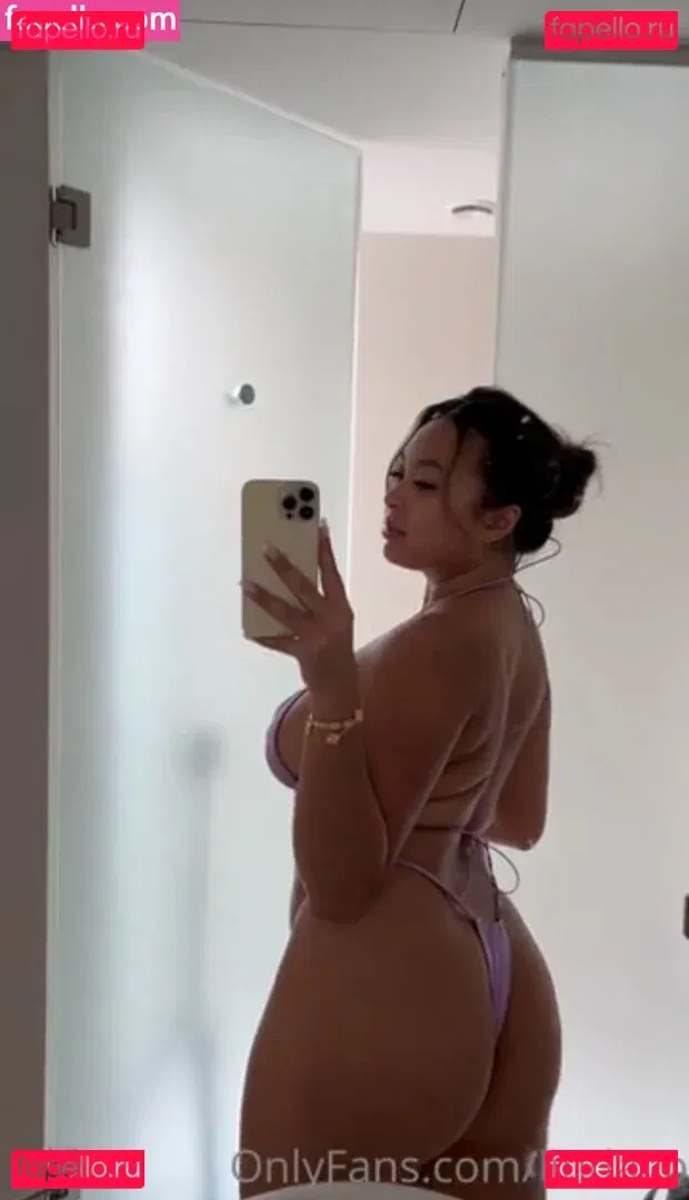 Itslindavo Onlyfans Photo Gallery 