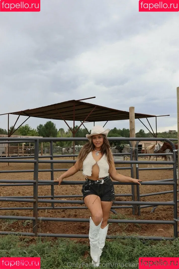 MacKenzie Brooke Onlyfans Photo Gallery 