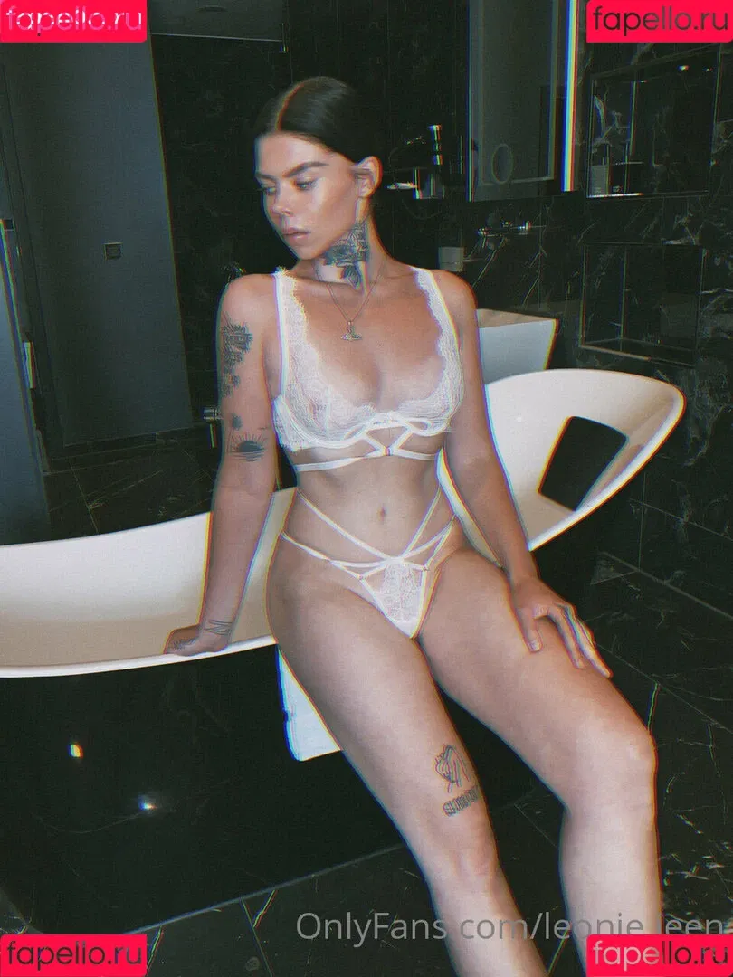 Leonie Jeen Onlyfans Photo Gallery 