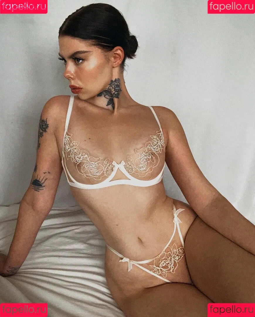 Leonie Jeen Onlyfans Photo Gallery 
