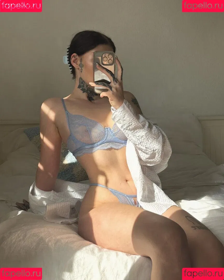 Leonie Jeen Onlyfans Photo Gallery 