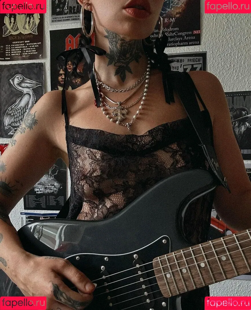 Leonie Jeen Onlyfans Photo Gallery 