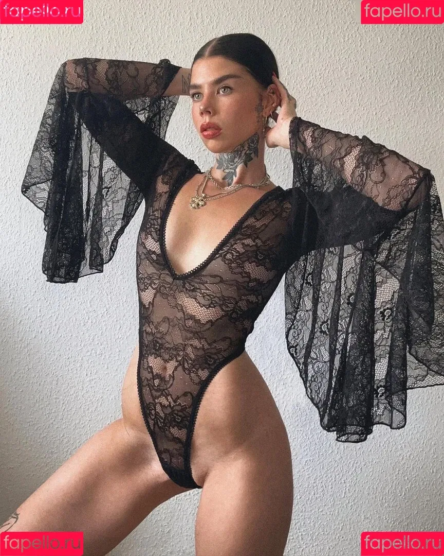 Leonie Jeen Onlyfans Photo Gallery 