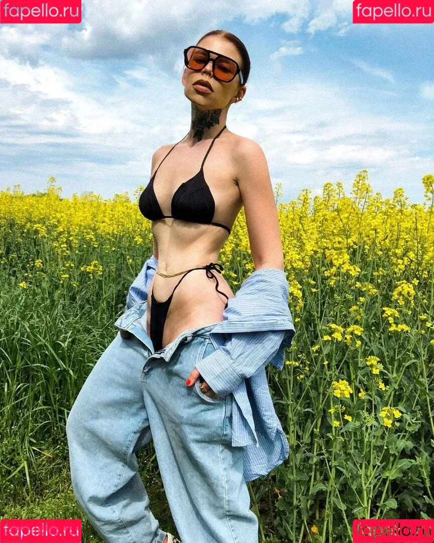 Leonie Jeen Onlyfans Photo Gallery 