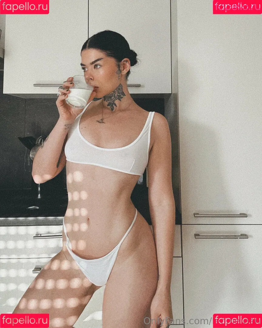 Leonie Jeen Onlyfans Photo Gallery 
