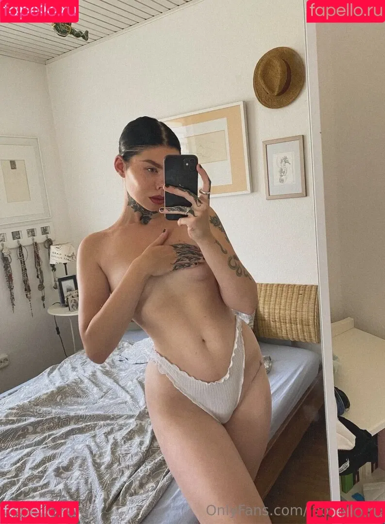 Leonie Jeen Onlyfans Photo Gallery 