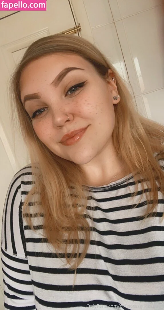 pr1ncessgl1tterfree Onlyfans Photo Gallery 