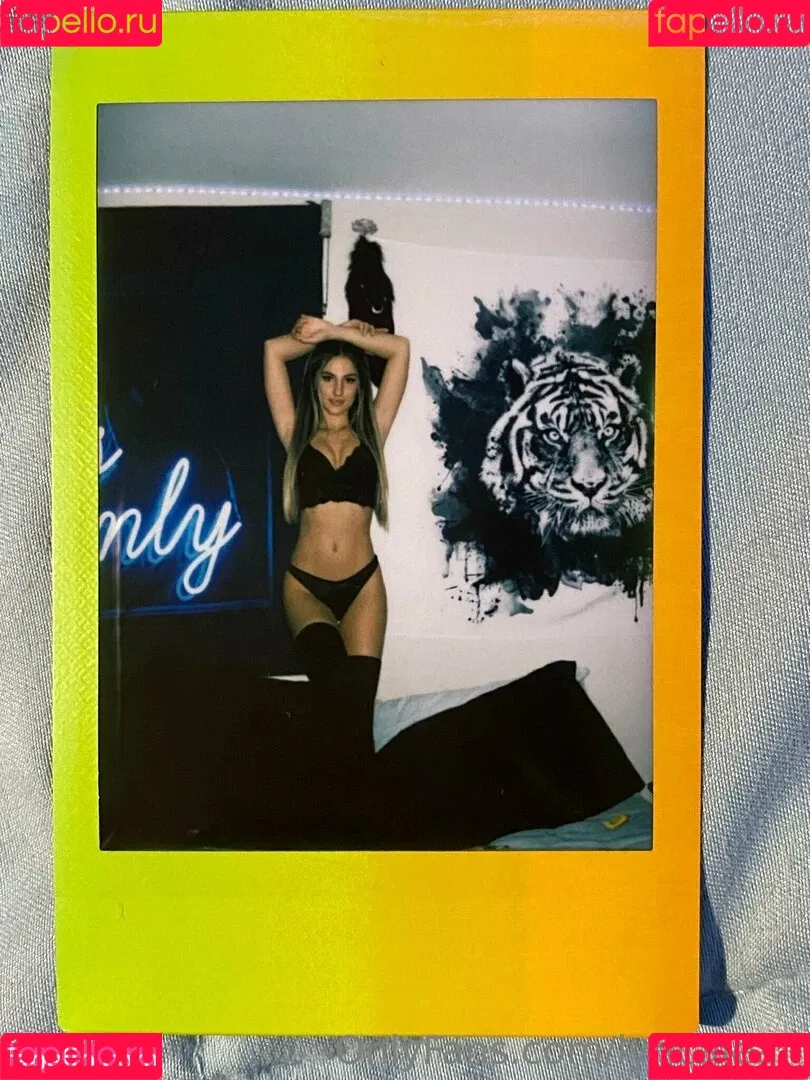 lyricaleah Onlyfans Photo Gallery 