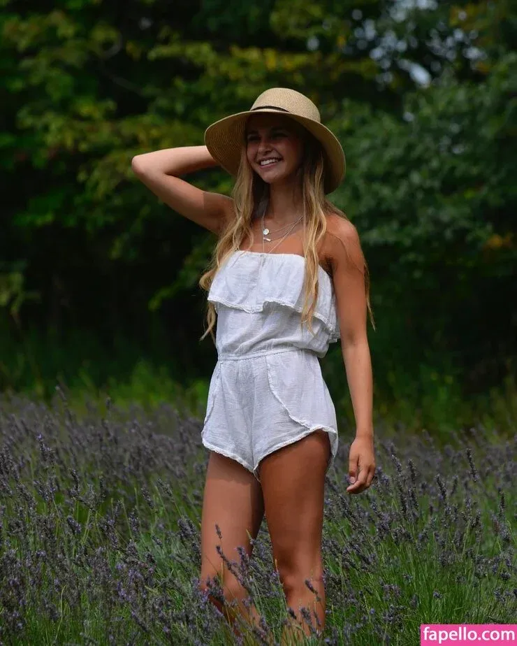 Nikki Roumel Onlyfans Photo Gallery 