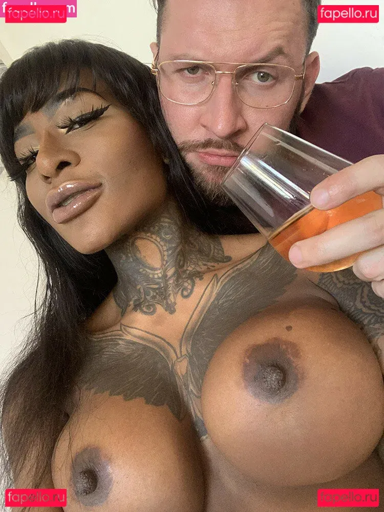 Josy Black Onlyfans Photo Gallery 